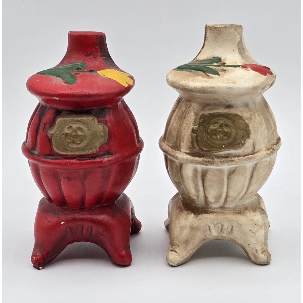 Vintage Ceramic Red White POT BELLY STOVE Ceramic Salt & Pepper‎ Shakers S&P